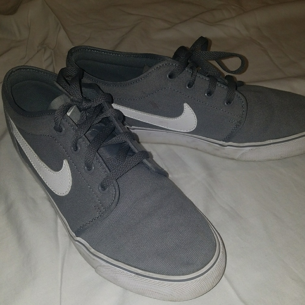 Causal Nike Canvas Sneakers